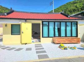 Onheim, cottage in Tongyeong