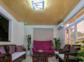 Discover the charm of this homely villa just a stone's throw from the beach, apartment in Bauang