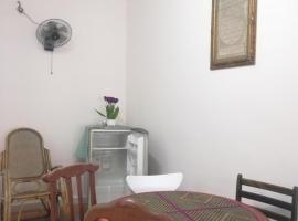 Roomstay homestay Ahmad Rompin, готель у місті Куала Ромпін