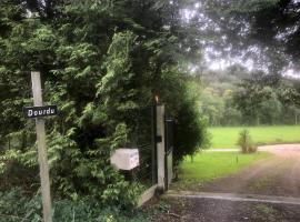 Gite équestre du Dourdu, hotel i Lopérec