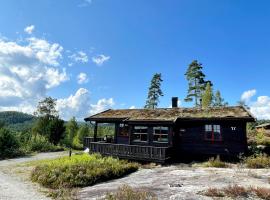 Koia - flott beliggenhet ved vannet Vegår, hotel in Vegårshei