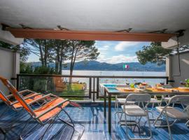 Residenza Ludovica by the lake - Happy Rentals, hotel en Angera