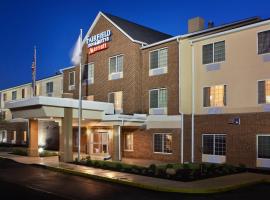 Fairfield Inn and Suites by Marriott Cincinnati Eastgate、Eastgateの駐車場付きホテル
