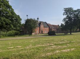 Spixworth Hall Cottages, feriebolig i Spixworth