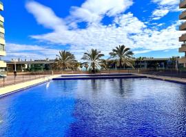Apartamento dos habitaciones primera línea de playa, hotel en Valencia