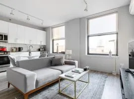 Loop 1BR w Gym Roofdeck nr Financial District CHI-192