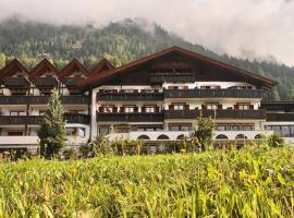 Hotel Alpenland, hotel com estacionamento em Moso