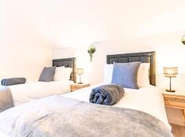 2Bed FLAT NEAR LUTON AIRPORT & M1 FREE PARKING CONTRACTOR & GROUP ACCOMMODATION MODERN APARTMENT, location de vacances à Luton