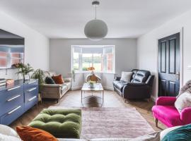 Urban Retreat with Park Views, hytte i Derby