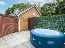 Sleek Stylish House 2 Parking - Hot tub