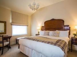 The Falcon Hotel: Uppingham şehrinde bir otel