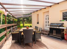 Al Rabl&oacute; Vend&eacute;gh&aacute;z, &xi;&epsilon;&nu;&omicron;&delta;&omicron;&chi;&epsilon;ί&omicron; &mu;&epsilon; &upsilon;&delta;&rho;&omicron;&mu;&alpha;&sigma;ά&zeta; &sigma;&epsilon; M&aacute;trakeresztes