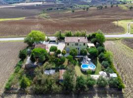 Beautiful Home In Arcevia With House A Panoramic View, hotel en Arcevia