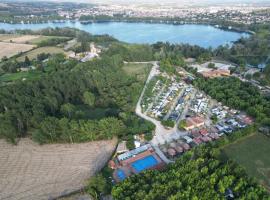 Camping Bungalow el Llac de Banyoles, càmping a Porqueres