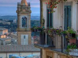 Romantiska viesnīca Casa tipica siciliana patronale home BedandBreakfast TreMetriSoprailCielo Camere con vista, colazione interna in terrazzo panoramico pilsētā Kaltadžirone
