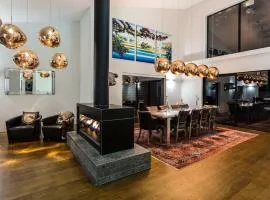 Lakehouse Joela - award winning luxury home