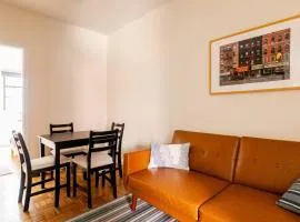 ✪ Large 2 Bedrooms ✪ Queen Beds ✪ Work Stations
