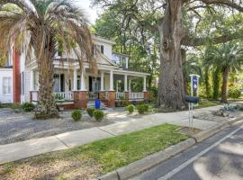 Charming Thomasville Getaway Walk to Downtown!, vacation home in Thomasville