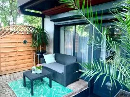 Uroczy Apartament z Patio