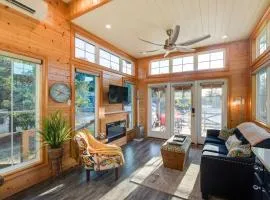 Outdoor Pool and Patio Quiet Whitney Retreat!