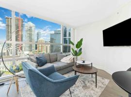 2BR Condo with breathtaking view in Downtown! Free parking - 6 sleep, hotel pantai di Vancouver