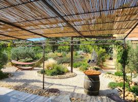 A 2 pas des vignes, hebergements et Spa, maison numéro 12 à Châteauneuf du Pape, villa i Châteauneuf-du-Pape