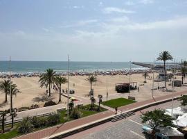 Apartamento 1ª Línea de Playa - Con Piscina y Parking, hotel uz plažu u gradu 'Gandia'