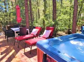 Four Seasons Getaway-Private Hot Spa with Pine Tree Views-Walk to Village and Pineknot Trailhead-Plus King Bed!