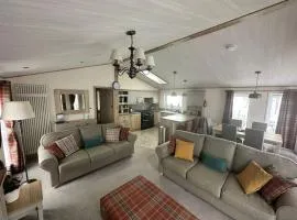 Luxury 6-8 Berth Lodge