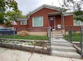 1949 Sweet Sage House, CLOSE to Airport, Temple and Highway, hotel din Idaho Falls