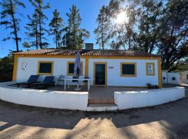 Paradise Villa for 6 at Odemira River&Country, hotel i Santa Clara-a-Velha