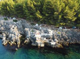 Pine Side Camp, hotel sa Himare