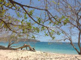 Cabina Grande en Brasilito con piscina a 2 min caminando de playa brasilito อพาร์ตเมนต์ในบราซีญิโต