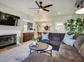 Beautiful Palm Desert Townhome with Community Pool!