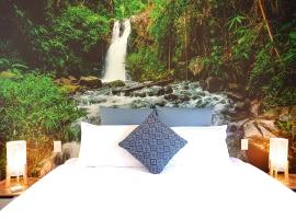 Hideaway Falls - Staggys Cottage, allotjament vacacional a Mapleton