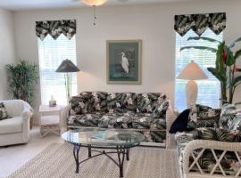 Coastal condo with pool, lanai, washer/dryer, & elevator, hotel v destinaci Saint Augustine Beach