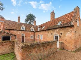 The Farmhouse - Uk45171, holiday rental in Southwell