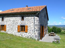 Gîte Saint-Flour, 5 pièces, 8 personnes - FR-1-742-136, alojamiento en Saint-Flour