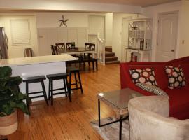 Shared guest house with private rooms, hotel a Atlanta