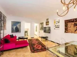 2 BR Art Apartment near Freedom square