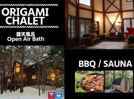 Brīvdienu māja Origami Chalet With open Air bath pilsētā Hakuba