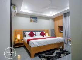 Saltstayz Select - Golf Course Road & Sector 57
