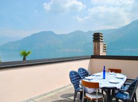Apartment on 2 levels with large Terrace Lake View, hotel di Sala Comacina