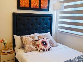 2 Br CONDO Vine Residences Quezon City with POOL WIFI Karaoke BOARD GAMES NETFLIX, hotel i Manila