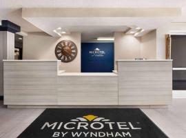 Microtel Inn & Suites by Wyndham Florence/Cincinnati Airpo, hótel í Florence