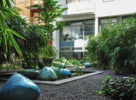 Urban Oasis with free parking