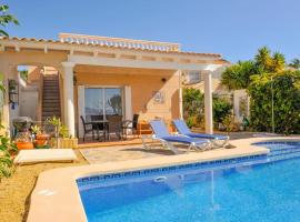 Villa with private pool and sea view, hotel di Pulpi