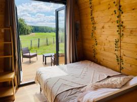 Logement insolite : La Ruche Verte, cheap hotel in Monts-sur-Guesnes