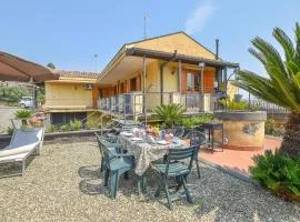 3 Bedroom Pet Friendly Home In Santa Venerina