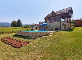 Beautiful Home In Pustodol With Jacuzzi, 3 Bedrooms And Outdoor Swimming Pool、Pustodolのバケーションレンタル